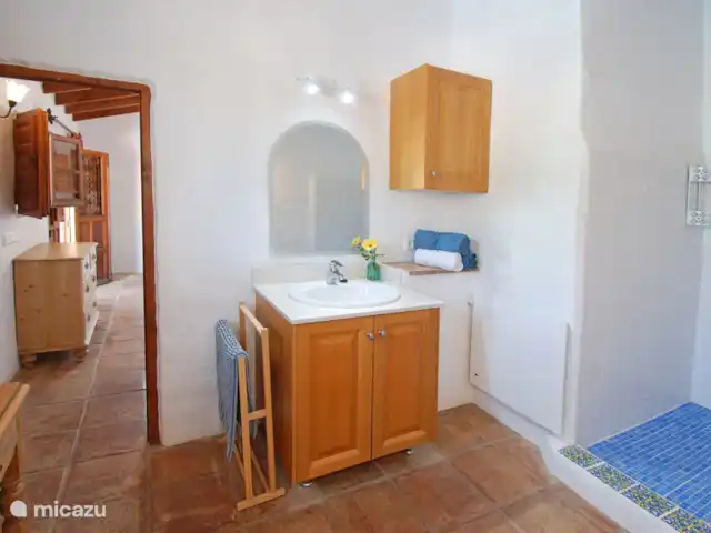 Casa The Lofties huren in Spanje, Costa del Sol, Comares - villa Zicht vanuit de en-suite badkamer naar de master bedroom.