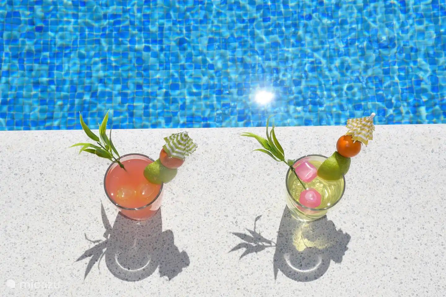 Und am Abend vor dem Abendessen ein Aperitif am Pool.