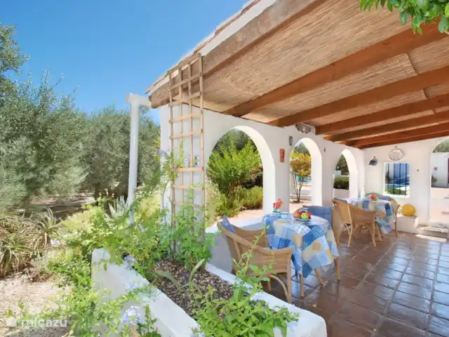 Casa The Lofties huren in Spanje, Costa del Sol, Comares - villa Zelfs in de zomer is de patio fris, een heerlijke plek om 'al fresco' te dineren.