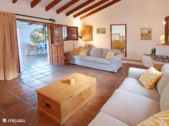 Casa The Lofties huren in Spanje, Costa del Sol, Comares - villa Het terras heeft drie verschillende ingangsdeuren naar het huis, één ervan brengt je in de salon.