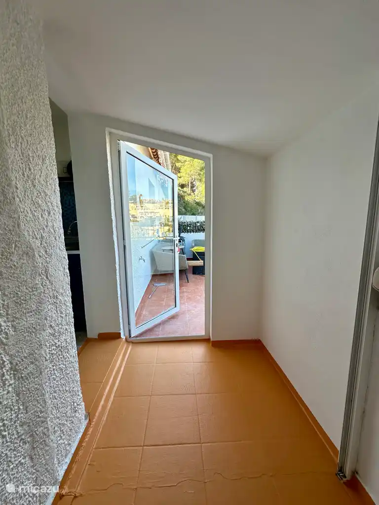 La Casita Blanca Hermano - entrada cubierta a la planta baja
