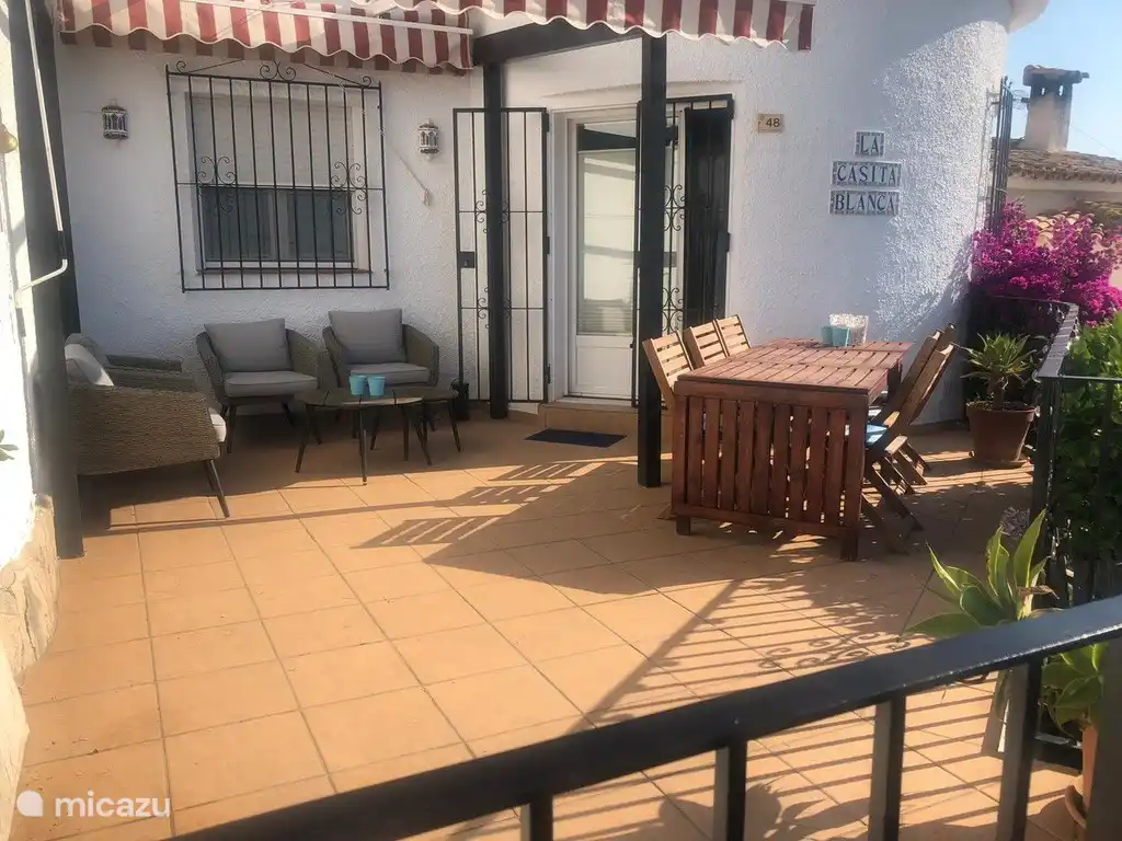 La Casita Blanca Hermano - front terrace