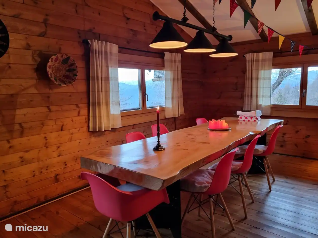 der Esstisch mit schöner Aussicht