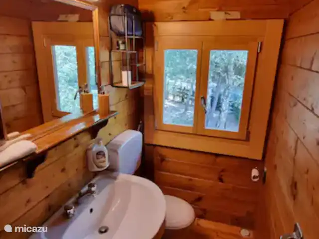 Casa Mottarone | Italie, Piémont, Armeno - cabane en bois / lodge Il y a un WC séparé et une salle de bain avec douche