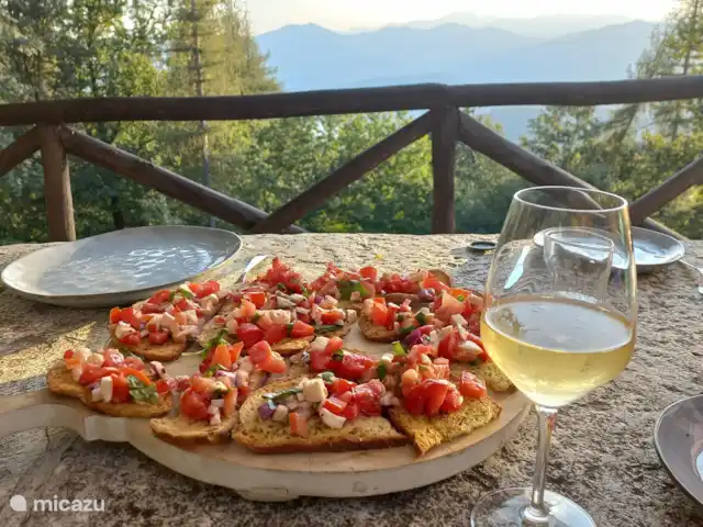 Casa Mottarone | Italie, Piémont, Armeno - cabane en bois / lodge un apéro en terrasse