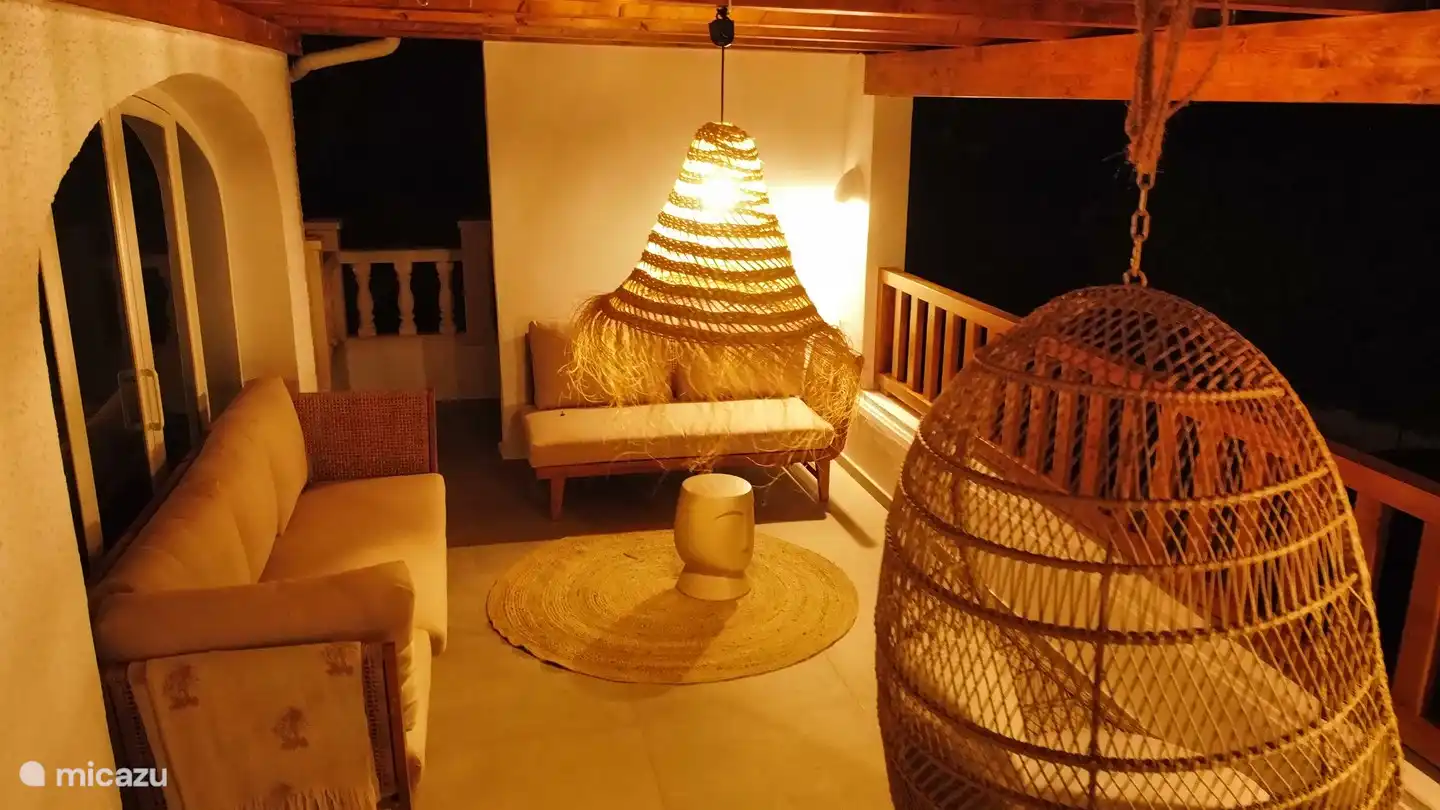 Schöne Sitzecke auf dem Balkon/Terrasse