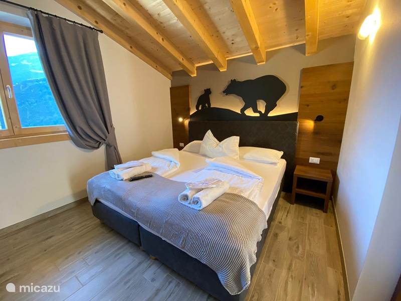 Vakantiehuis Italië, Dolomieten, San Lorenzo in Banale Bed & Breakfast Chalet Torcel - Room Ambiez