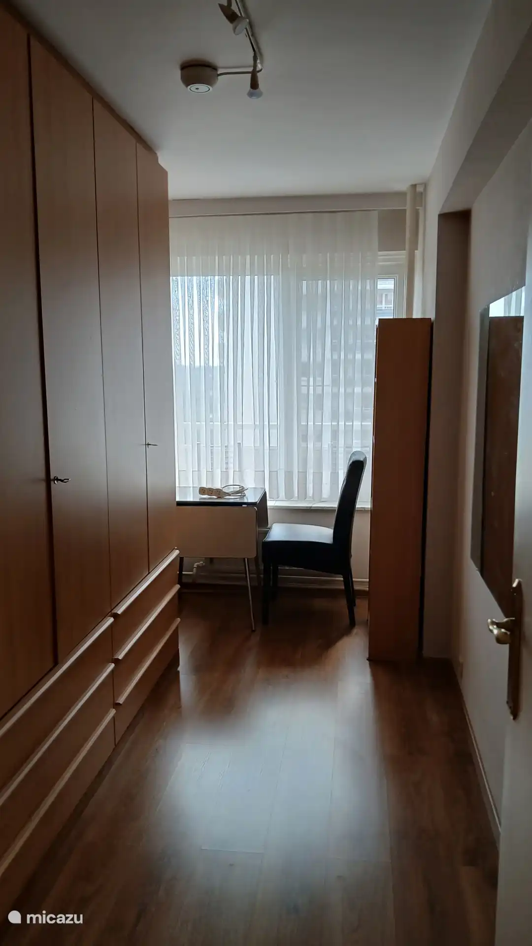 Cámara de Representantes.  Para 1 persona.