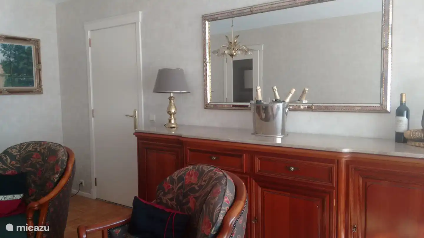 Muebles elegantes hechos de cerezo