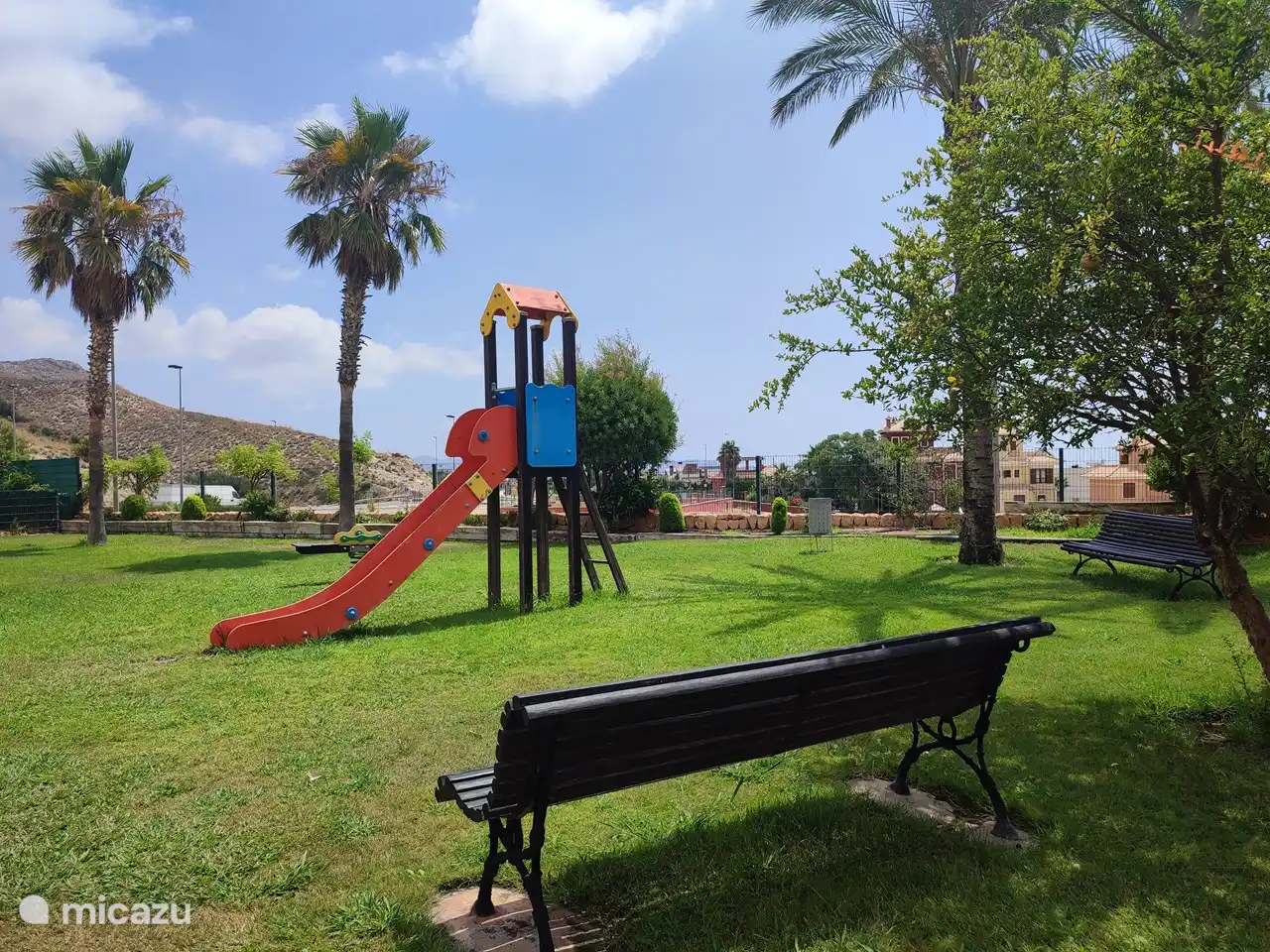 Spielplatz im Gemeinschaftsbereich vorhanden. Wo auch immer die Pools sind