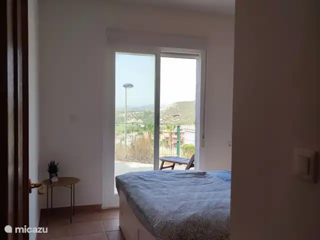 Casa Hannah huren in Spanje, Costa Blanca, Finestrat - vakantiehuis 2persoonskamer vooraan
Toegang tot de tuin via schuifraam. Rolluiken aanwezig