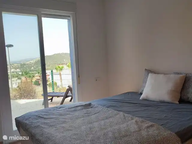 Casa Hannah huren in Spanje, Costa Blanca, Finestrat - vakantiehuis 2persoonskamer vooraan
Toegang tot de tuin via schuifraam. Rolluiken aanwezig