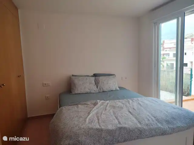 Casa Hannah huren in Spanje, Costa Blanca, Finestrat - vakantiehuis 2persoonskamer achteraan met badkamer ensuite
Toegang tot de tuin via schuifraam. Rolluiken aanwezig