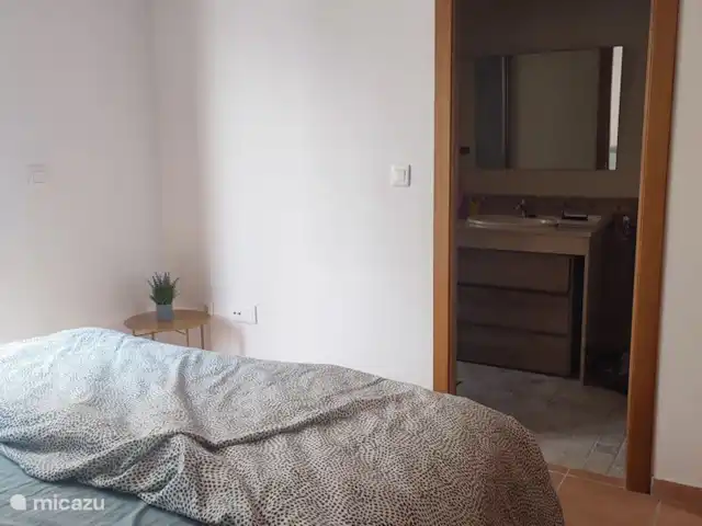 Casa Hannah huren in Spanje, Costa Blanca, Finestrat - vakantiehuis 2persoonskamer achteraan met badkamer ensuite
Toegang tot de tuin via schuifraam. Rolluiken aanwezig