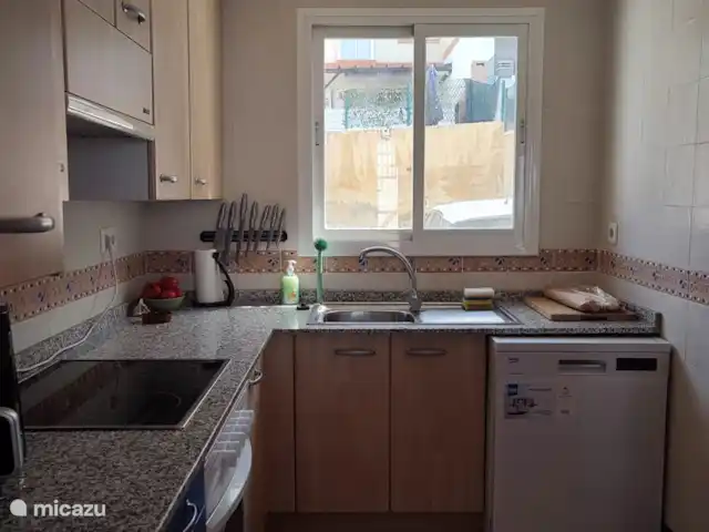 Casa Hannah huren in Spanje, Costa Blanca, Finestrat - vakantiehuis Keuken: alle elektrische toestellen aanwezig (koelkast, vaatwas, wasmachine, combi microgolfoven, koffiemachine, waterkoker, fruitpers)