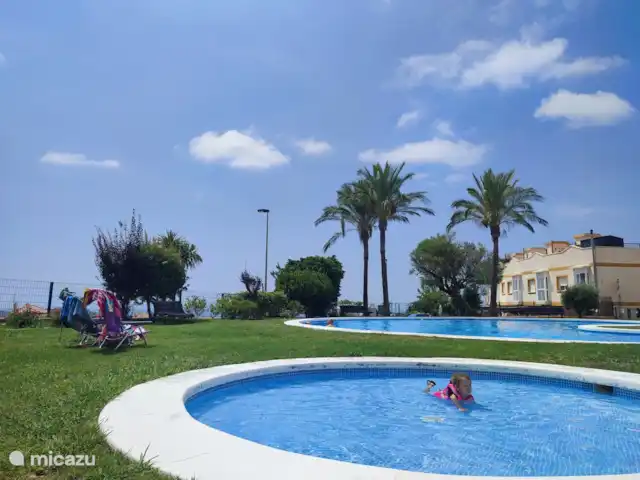 Casa Hannah huren in Spanje, Costa Blanca, Finestrat - vakantiehuis Het kleinere zwembad en het grote met de zee in de achtergrond