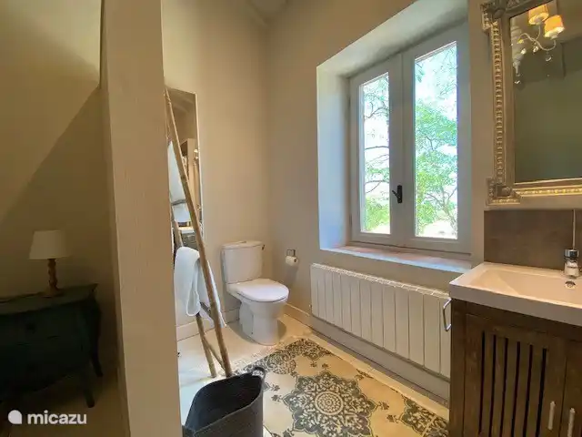 Salle de bain 2 avec WC