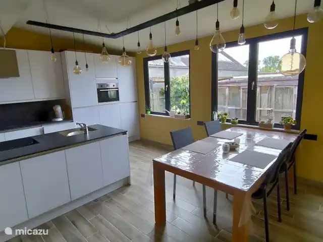 Mote26 huren in België, West-Vlaanderen, Ingooigem - vakantiehuis volledig uitgeruste keuken; vaatwas, frigo, diepvries, (microgolf)oven, broodrooster, senseo, kookfornuis, sfeerwverlichting, grote tafel voor 4/6p., CV, ...