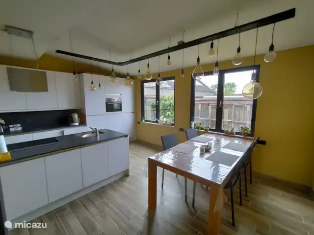 Mote26 huren in België, West-Vlaanderen, Ingooigem - vakantiehuis volledig uitgeruste keuken; vaatwas, frigo, diepvries, (microgolf)oven, broodrooster, senseo, kookfornuis, sfeerwverlichting, grote tafel voor 4/6p., CV, ...