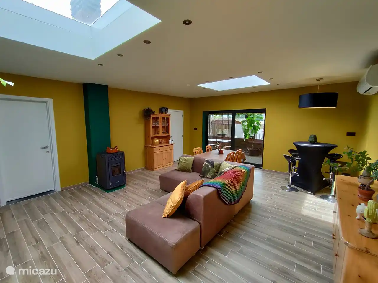 Sehr gemütliche lichtdurchflutete Residenz mit Klimaanlage, Pelletofen, Zentralheizung, stimmungsvolle Beleuchtung, TV, DVD, Spiele und Bücher, WLAN, Gartenblick, ...