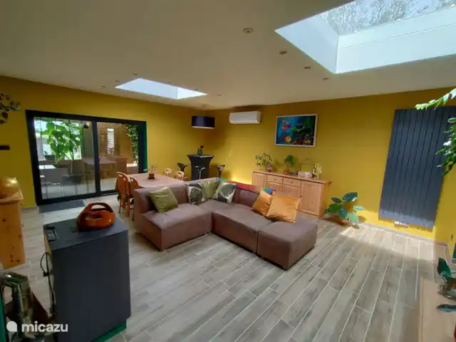 Mote26 huren in België, West-Vlaanderen, Ingooigem - vakantiehuis Heel gezellige lichtrijke woonplaats met airco, pelletkachel, CV, sfeerverlichting, TV, DVD, spelletjes en boeken, Wifi, uitzicht op tuin,...