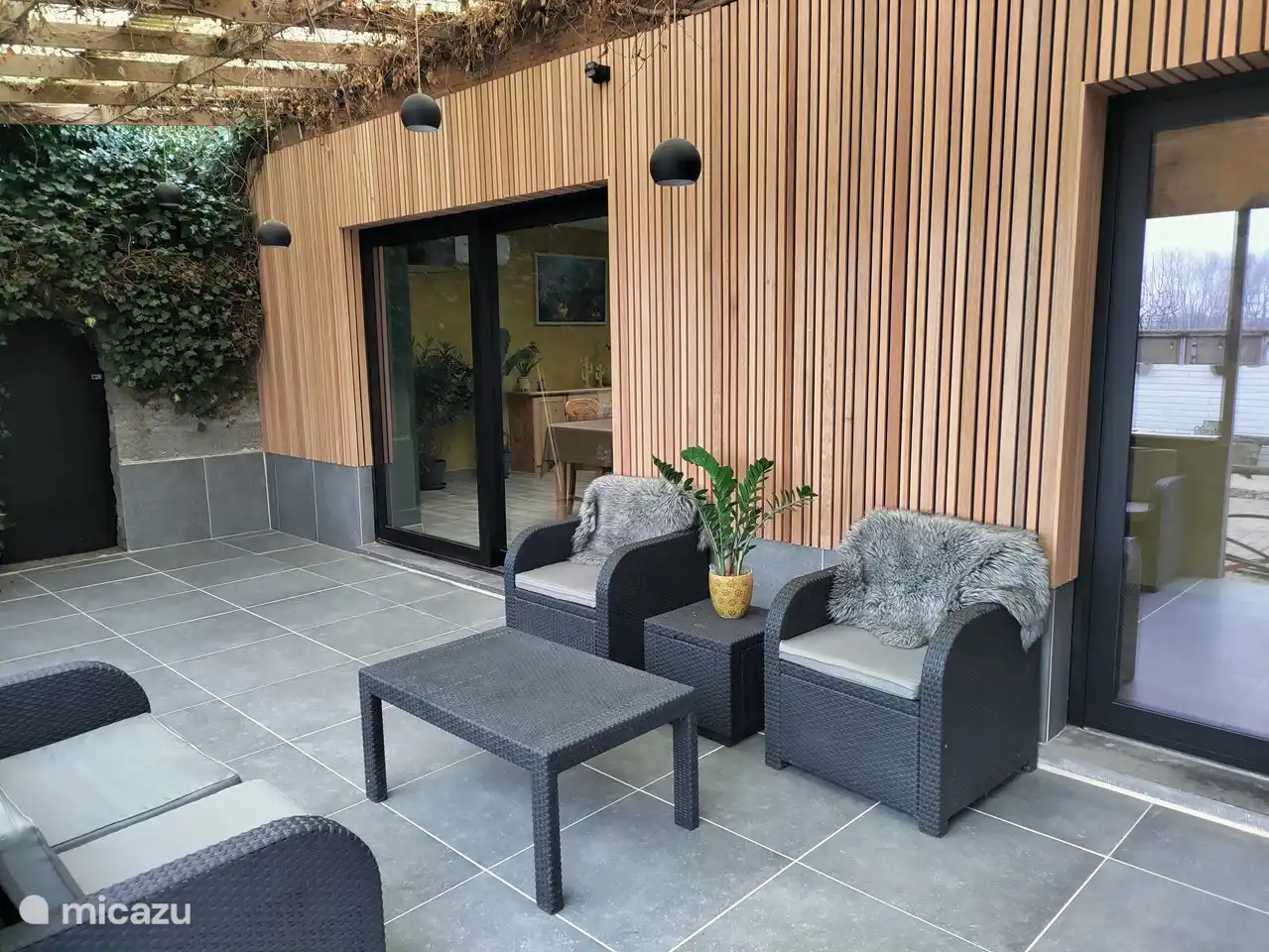 überdachte Terrasse