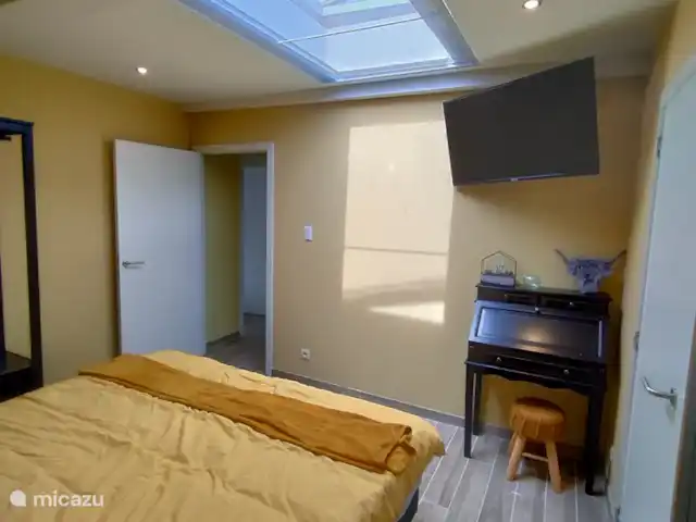Mote26 huren in België, West-Vlaanderen, Ingooigem - vakantiehuis slaapkamer voorzien van alle comfort: 
TV, centrale verwarming, elektrisch opengaande koepel, elektrische verduistering, USB, sfeerverlichting, opgemaakte bedden bij aankomst, bureaumeubel, met bijhorende badkamer