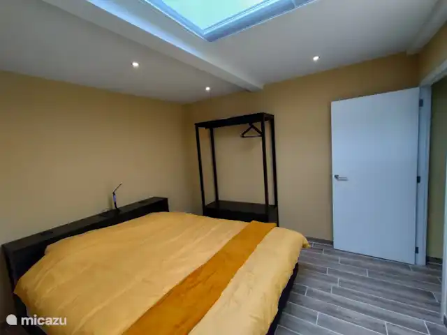 Mote26 huren in België, West-Vlaanderen, Ingooigem - vakantiehuis slaapkamer voorzien van alle comfort: 
TV, centrale verwarming, elektrisch opengaande koepel, elektrische verduistering, USB, sfeerverlichting, opgemaakte bedden bij aankomst, bureaumeubel, met bijhorende badkamer