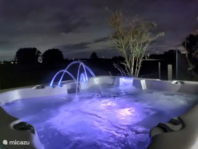 Mote26 huren in België, West-Vlaanderen, Ingooigem - vakantiehuis jacuzzi by night