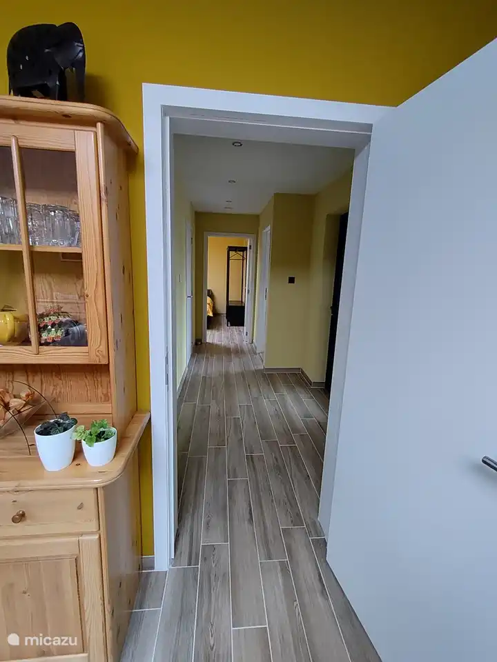 Korridor zwischen Schlafzimmer, große Küche und Wohnzimmer