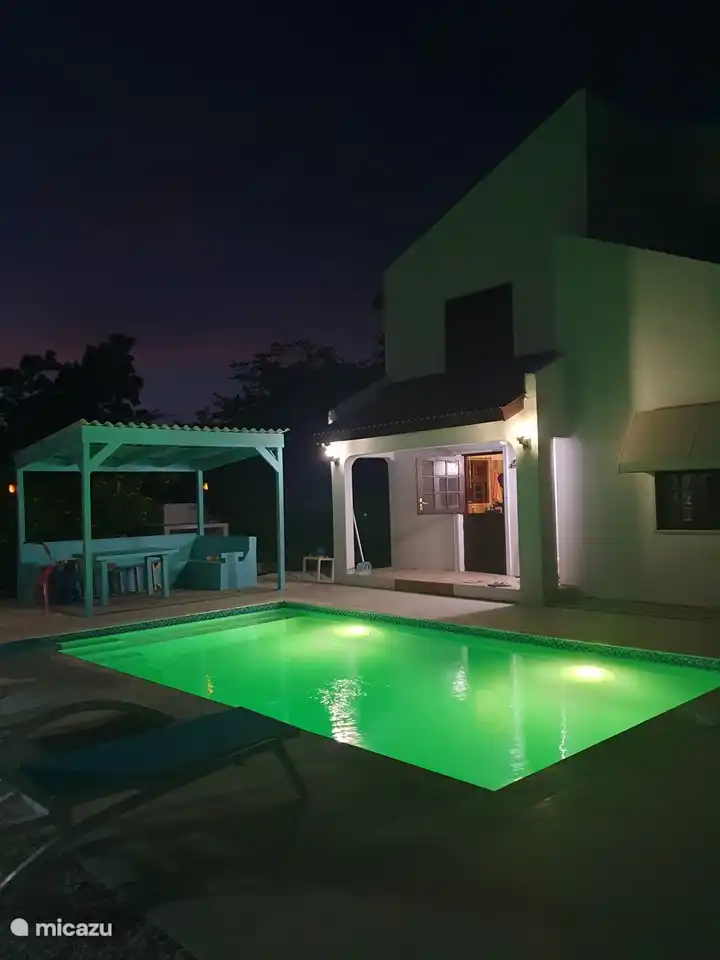 Lumière LED à la piscine (peut être changée à volonté)