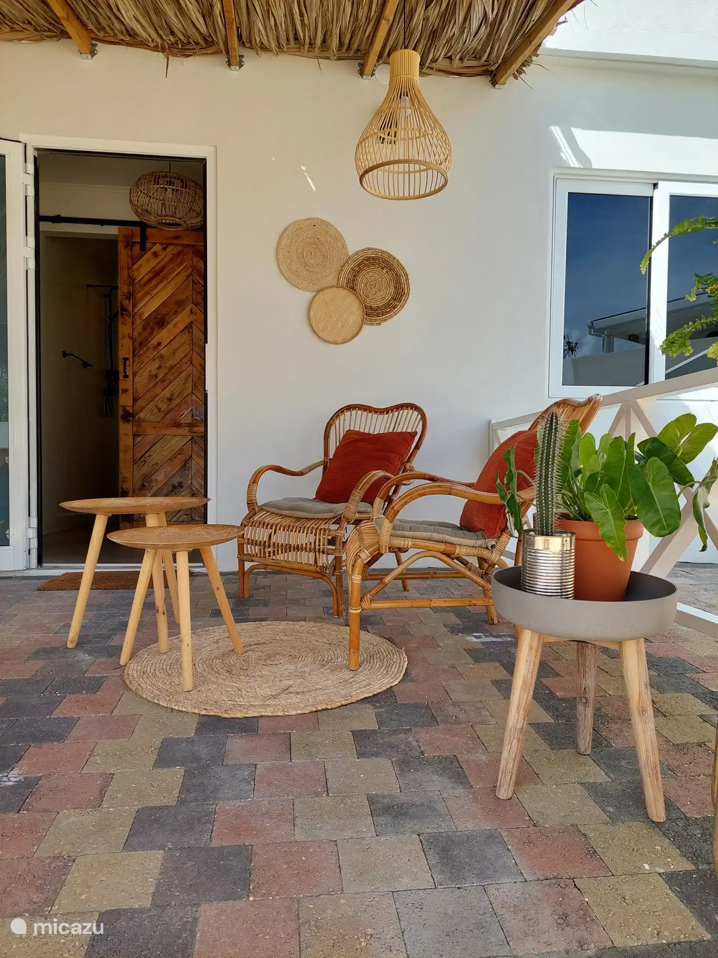 Schöner Ort zum Entspannen in und von den Liegestühlen