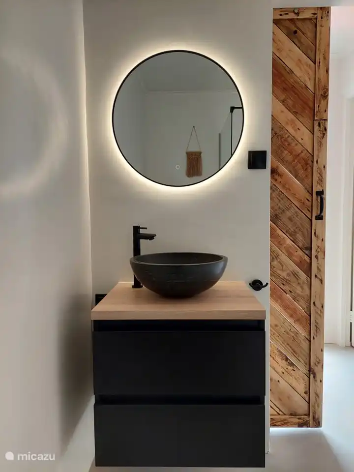 Modernes Badezimmer