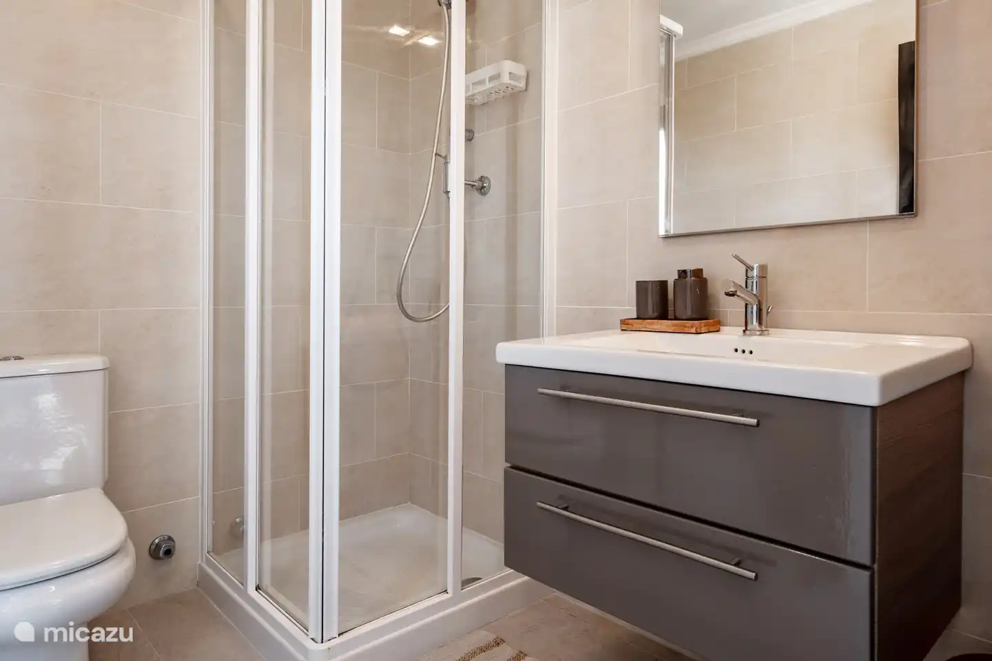 Ensuite Badezimmer, Schlafzimmer 4 (Etage)
