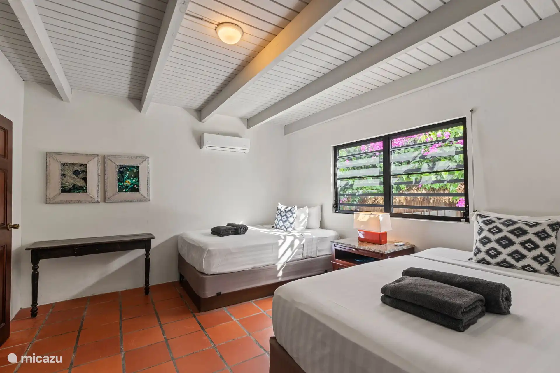 Vierde slaapkamer op de begane grond. Aparte bedden. Dicht bij de palapa