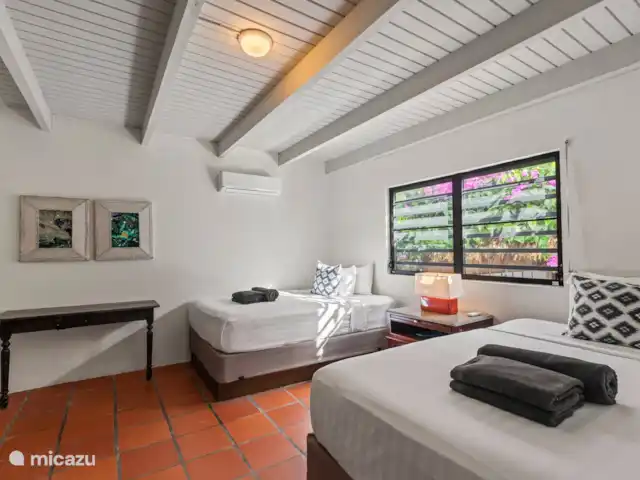 Hacienda Azul | Curaçao, Banda Ariba (est), Jan Thiel - villa Quatrième chambre au rez-de-chaussée. Lits jumeaux. Près de la palapa