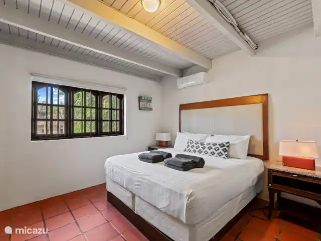 Hacienda Azul | Curaçao, Banda Ariba (est), Jan Thiel - villa Chambre 3 au rez-de-chaussée. Devant la maison.