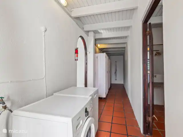 Hacienda Azul | Curaçao, Banda Ariba (est), Jan Thiel - villa Machine à laver disponible. Pas de sèche-linge, mais généralement le linge est sec sur la corde en 30 minutes.