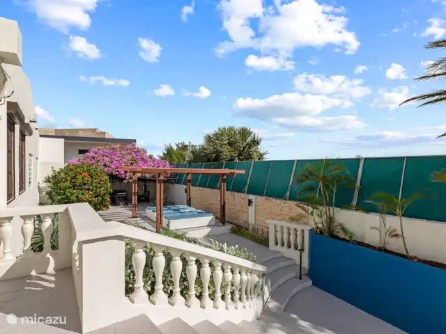 Hacienda Azul | Curaçao, Banda Ariba (est), Jan Thiel - villa Entièrement clôturée, la cour arrière donne beaucoup d’intimité