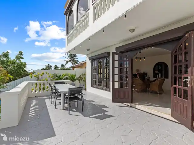 Hacienda Azul | Curaçao, Banda Ariba (est), Jan Thiel - villa Terrasse plus élevée avec vue mais aussi ombre l’après-midi.