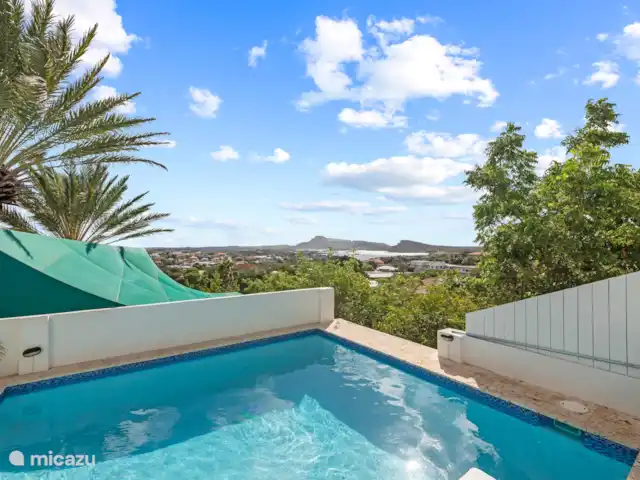 Hacienda Azul | Curaçao, Banda Ariba (est), Jan Thiel - villa Presque 'piscine à débordement' avec vue sur l’eau espagnole et la montagne de la table au loin