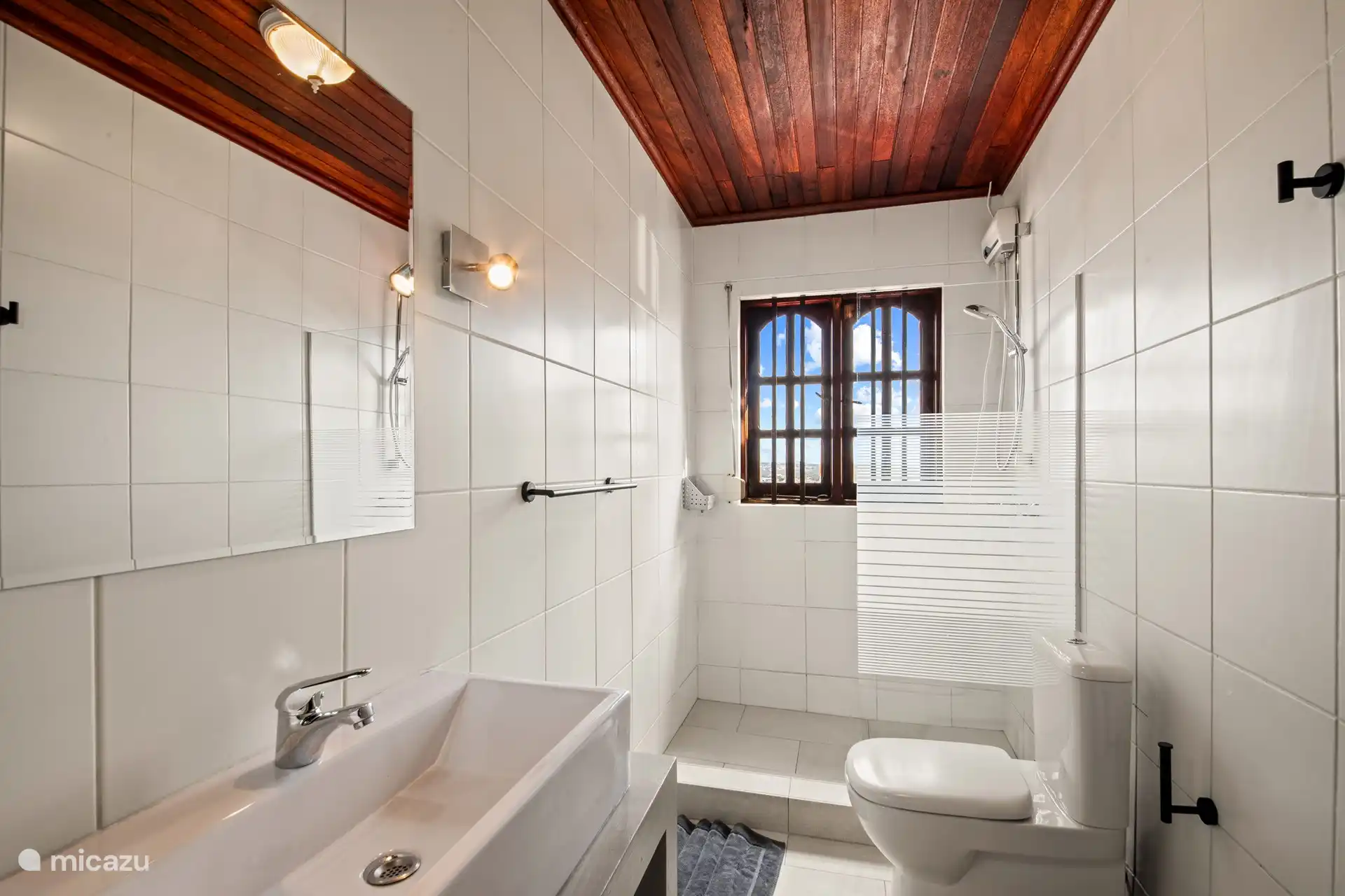 Badkamer bij de 1st etage slaapkamer aan de noordkant