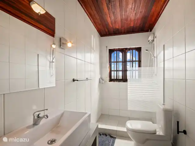 Hacienda Azul | Curaçao, Banda Ariba (est), Jan Thiel - villa Salle de bain au 1er étage chambre côté nord