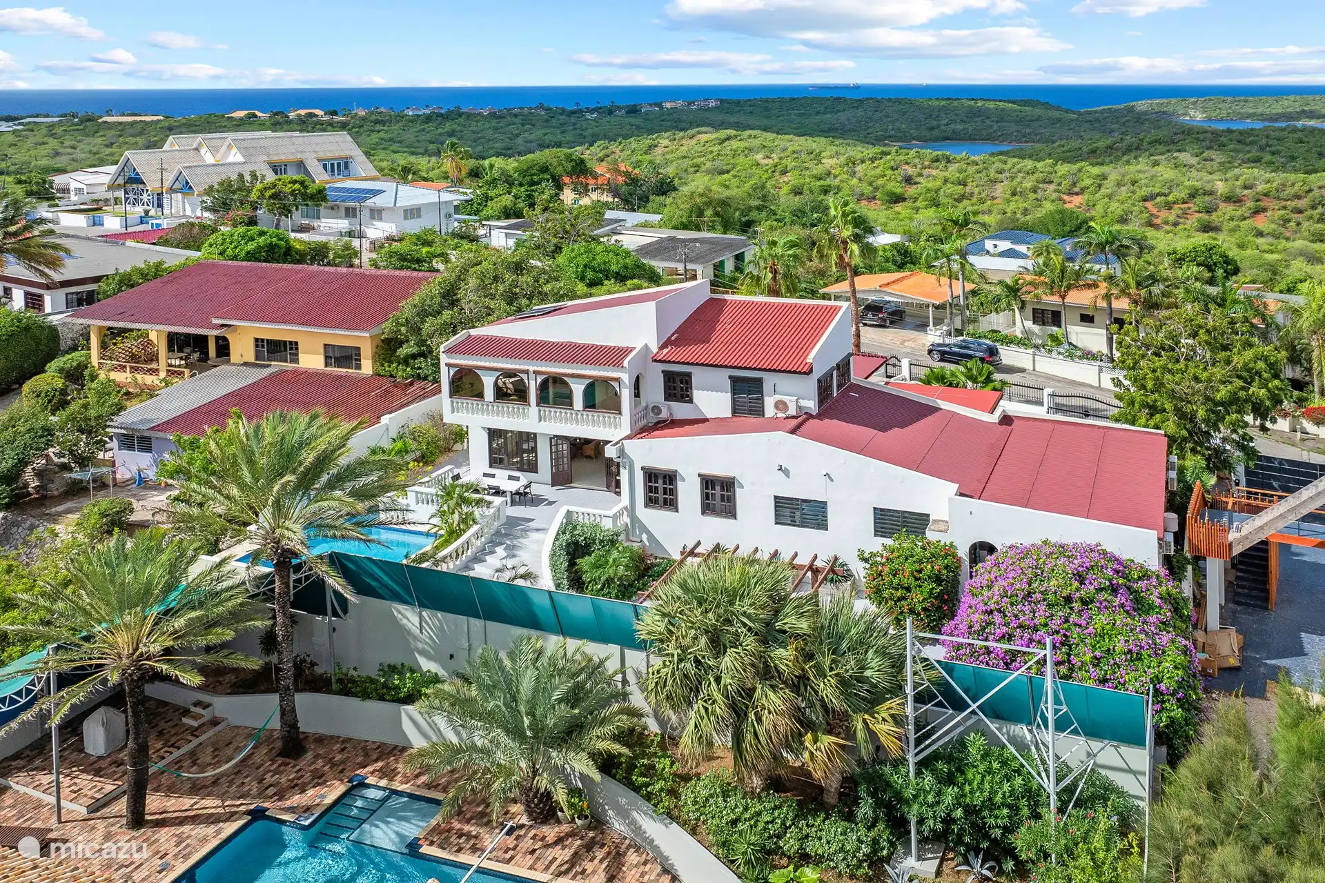 Achterkant: Drone view vanuit het Oosten met zicht op beschermd natuurgebied 'de Zoutpanne'