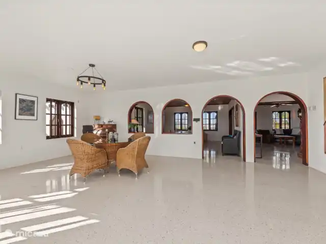 Hacienda Azul | Curaçao, Banda Ariba (est), Jan Thiel - villa Accès à la maison par l’arrière, où souffle généralement un vent rafraîchissant