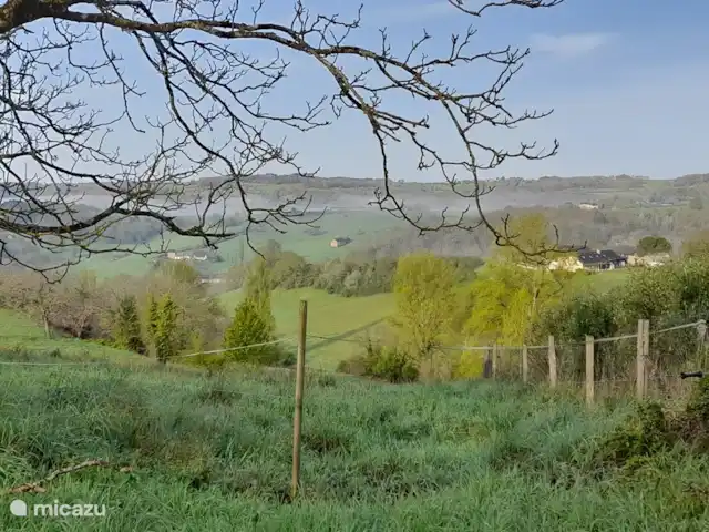 Location de Vacances France, Corrèze, Perpezac-le-Blanc, gîte / cottage - Domaine Leyvinie, gîte Mourvèdre Le Domaine vu du haut de la route