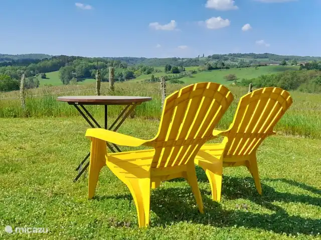Location de Vacances France, Corrèze, Perpezac-le-Blanc, gîte / cottage - Domaine Leyvinie, Gîte Grenache Domaine Leyvinie, la vue depuis la piscine