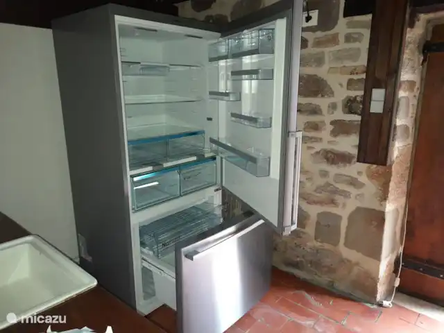 Location de Vacances France, Corrèze, Perpezac-le-Blanc, gîte / cottage - Domaine Leyvinie, Gîte Grenache Domaine Leyvinie, Gite Grenache, Frigo américain