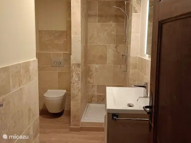 Location de Vacances France, Corrèze, Perpezac-le-Blanc, gîte / cottage - Domaine Leyvinie, Gîte Grenache Domaine Leyvinie, gîte Grenache, salle de bain à l’étage