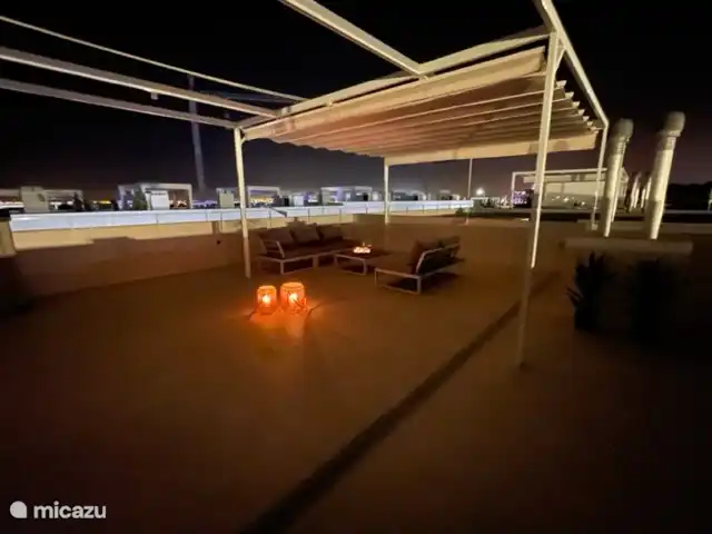 Azotea de noche con Toldo